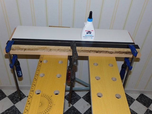 Keilleiste an R�ckwand leimen DSCI0121.JPG